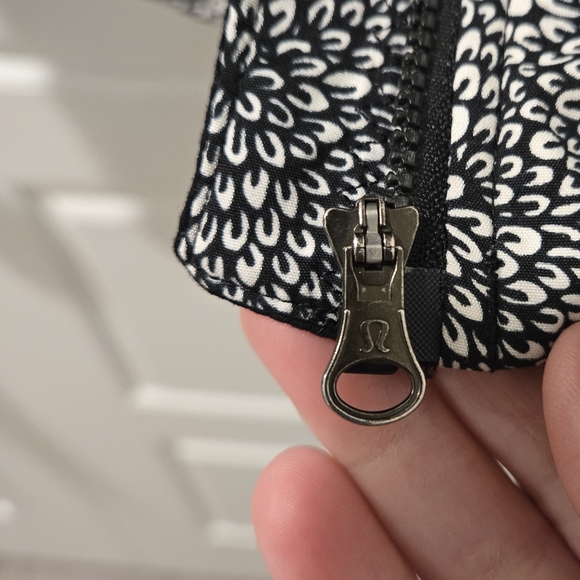 Lululemon spring foward jacket - Picture 3 of 9
